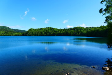 阿寒国立公園。神秘の湖、オンネトー。足寄、北海道、日本。6月下旬。