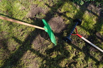 Garden tools when removing moss from the lawn