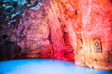 Failure of the lake and natural cave on the southern slope of mount Mashuk