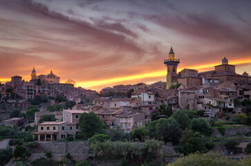 Naklejka premium Sunset in Valldemosa village in Mallorca (Spain)