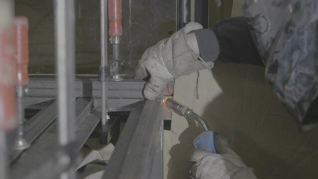 Schweissarbeiten in der Werkstatt (VLog 4K 50fps)