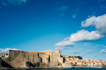 Fototapeta na wymiar Royal castle and picturesque houses of Collioure, France