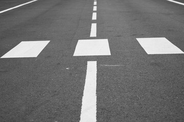 Traçage sur la chaussée .