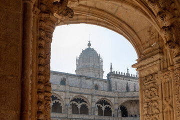 Fototapeta na wymiar Manueline ornamentation in the cloisters of Jerónimos Monaster in Belem, Lisbon, Portugal