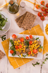 Crispy rye bread with sesame seeds, arugula and sweet corn.