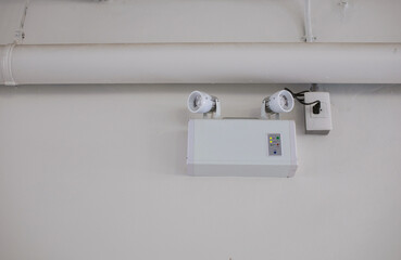 Emergency backup lamp in case of main power failure