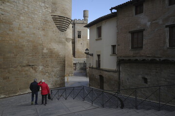 Fototapeta na wymiar Couple walking in the old town of Olite, Spain
