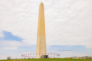 Overcast view of the Washington Monument