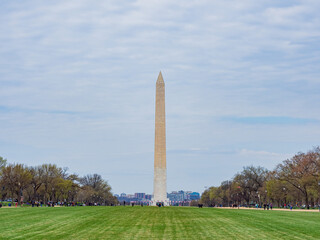 Overcast view of the Washington Monument