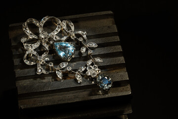 Obraz premium Craft jewelery making with professional tools. Ring repairing. Putting the diamond on the ring. Macro shot. A handmade jeweler process, manufacture of jewelery.