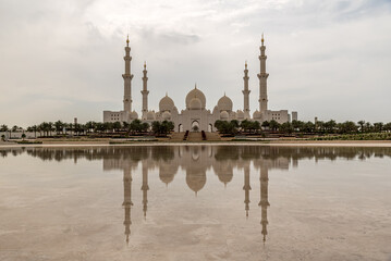Great mosque of Abu Dhabi with reflections