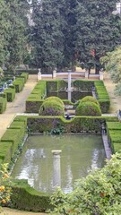 Fototapeta premium jardin et pavillon à Séville en Andalousie détails de l'architecture arabo-andalouse