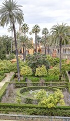 Fototapeta premium jardin et pavillon à Séville en Andalousie détails de l'architecture arabo-andalouse
