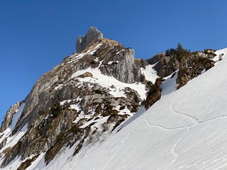 Wonderful winter hiking trails and traces in the alpine valleys and icy peaks of the Glarus Alps mountain massif - Canton of Glarus, Switzerland (Schweiz)