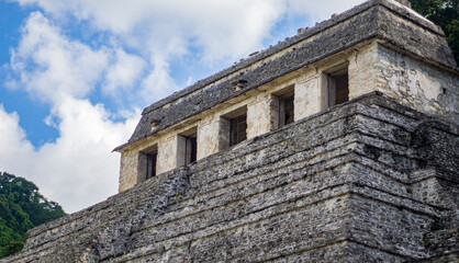 Fototapeta na wymiar ancient Mayan pyramid in the jungle of Chiapas, Mexico