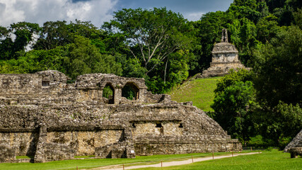 Fototapeta na wymiar ancient Mayan ruins in the jungle of Chiapas, Mexico