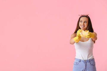 Young woman with sponge on color background