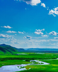Obraz premium Plain, grasslands, river and mountain