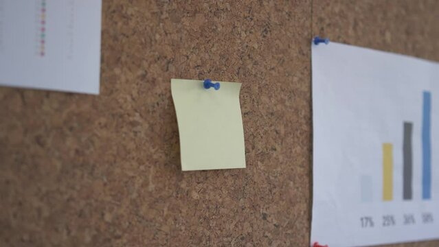 Sticky note on wall, sticky papers with blue pin
