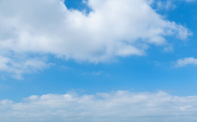 Obraz premium Blue sky with big white clouds