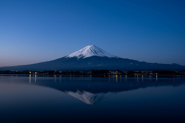 薄明の富士山