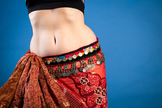 Bellydancer moviendo las caderas