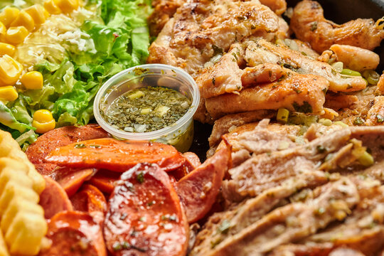 picada coste&ntilde;a de chorizo pollo cerdo lechuga y salsa picante