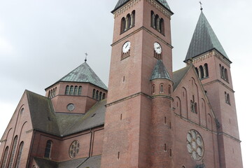 Fototapeta na wymiar Blick auf die St Nikolauskirche in Rhede.