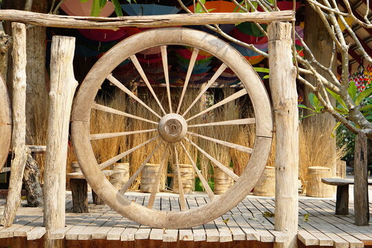 old wagon wheel in the park