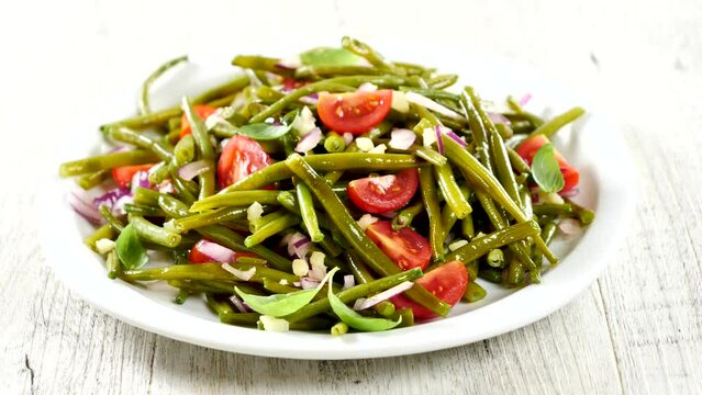 green beans salad with tomatoes