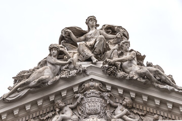Obraz premium Architectural details of old Paris buildings: Bourse de Commerce (Commodities Exchange), circular building has a history dating back to XVI century. Current building dates back to 1886. Paris. France.