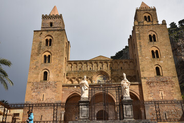 Fototapeta na wymiar Façade du Duomo à Cefalù. Sicile
