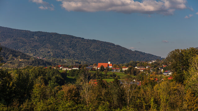 Grafling village, with St Andreas Church and Grafling valley with Mount Vogelsang as a backdrop