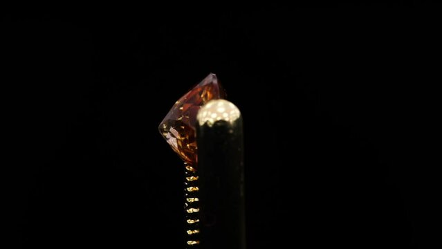 imperial champagne yellow topaz round cut in the turning tweezers