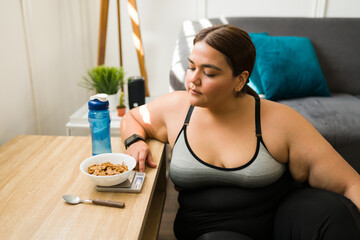Obraz na płótnie Canvas Motivated woman starting dieting
