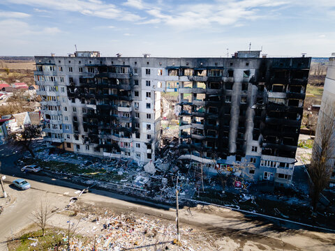 Zerst&ouml;rte Wohnh&auml;user nach Bombardierung in der Ukraine