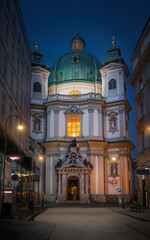 Fototapeta na wymiar St Peter Church (Peterskirche) at night - Vienna, Austria