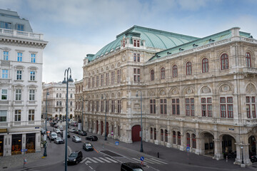 Fototapeta na wymiar Vienna State Opera (Wiener Staatsoper) and Albertinaplatz - Vienna, Austria