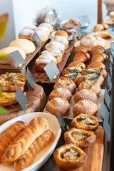 Photo sur Plexiglas Boulangerie ベーカリーショップ　パン屋　店頭に並ぶパン　