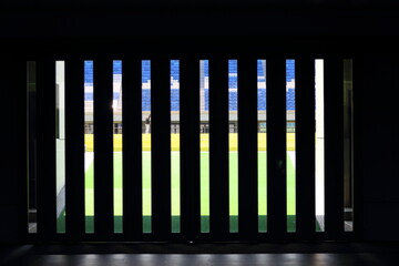 暗闇から見るサッカー場スタジアムピッチ
Soccer field stadium pitch seen from the dark
