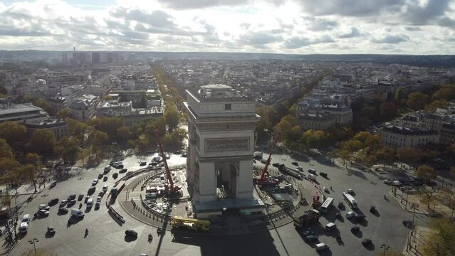 Drone overflight of the Arc de Triomphe in Paris.