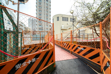 Fototapeta na wymiar 東京都港区南麻布、古河に掛かる五之橋の架け替え工事