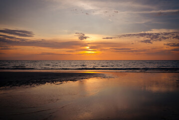 Obraz na płótnie Canvas Beautiful Sunset Over The Beach and Ocean