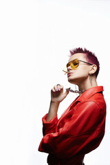 Obraz premium beautiful woman with painted short hair and a chain necklace in yellow glasses