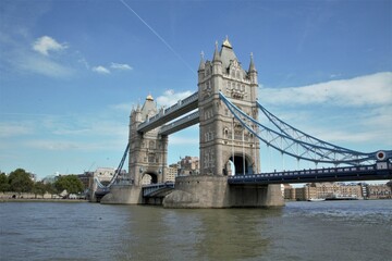 Fototapeta na wymiar London's famous landmark, Tower Bridge on a beautiful sunny summer day. 
