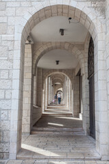 Fototapeta na wymiar Arched entrance 