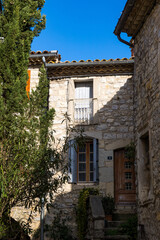 Fototapeta na wymiar Ruelle du village médiéval des Matelles (Occitanie, France)