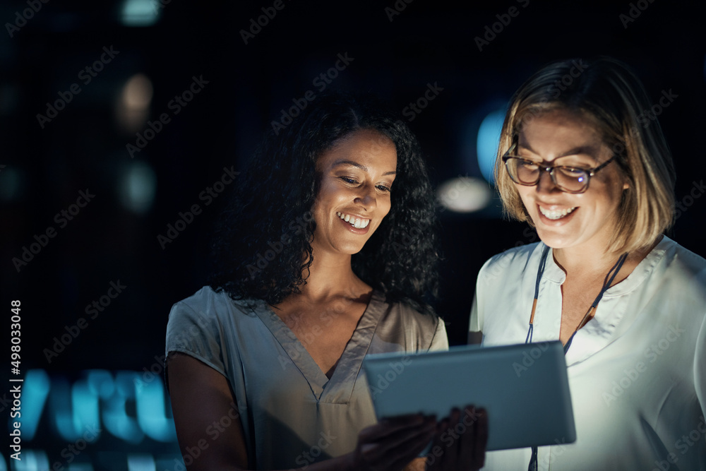 Aufkleber smart apps made their night productive. shot of two colleagues using a digital tablet together durin