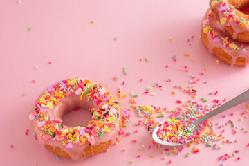 甘くて美味しくて可愛いピンクのドーナツ