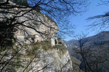 santuario della madonna della corona a ferrara di monte baldo lago di garda